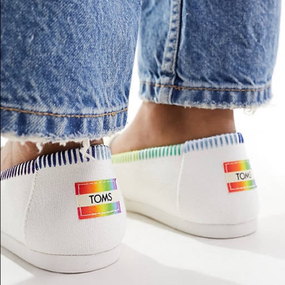 Sold Out! Toms 9.5 W “Pride” special collection brand new alpargata/ Summer ‘25